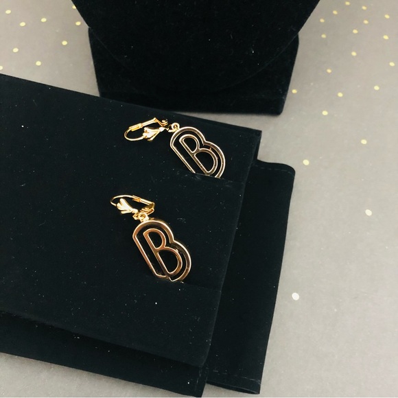 B initial gold tone necklace - Picture 9 of 9